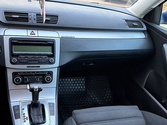Volkswagen Passat 14 of 15