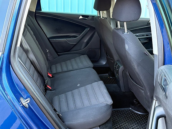 Volkswagen Passat 11 of 15