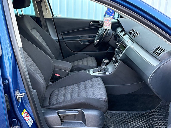 Volkswagen Passat 12 of 15