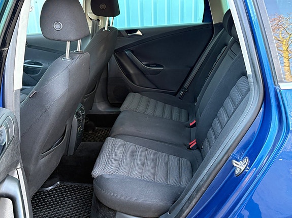 Volkswagen Passat 10 of 15
