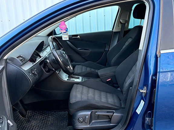 Volkswagen Passat 9 of 15