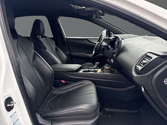 Lexus NX350h 7 of 12