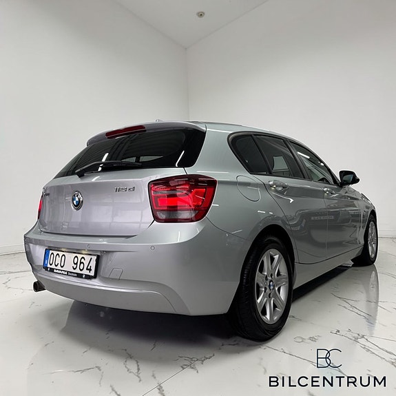 BMW 118d 4 of 5