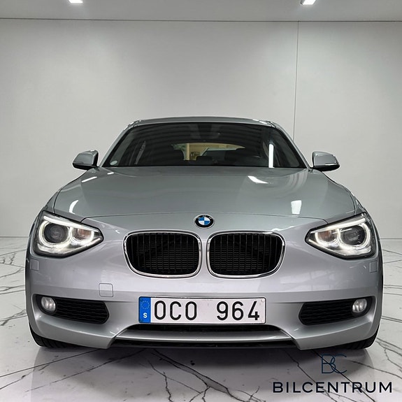 BMW 118d 2 of 5