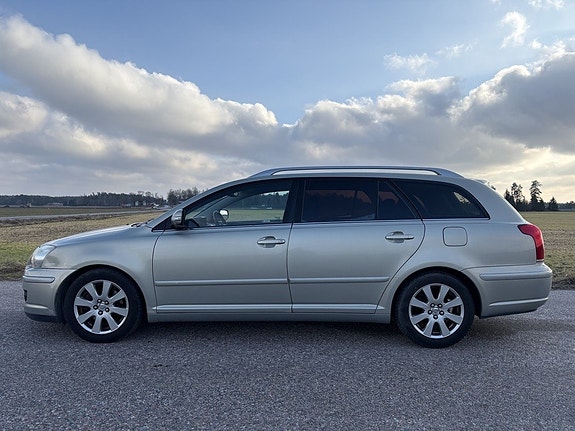 Toyota Avensis 5 of 5