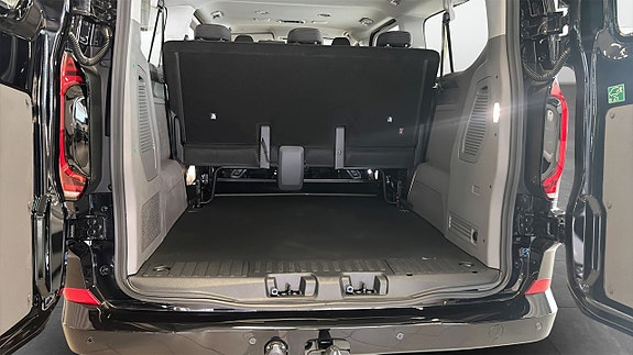 Volkswagen Caravelle 12 of 13