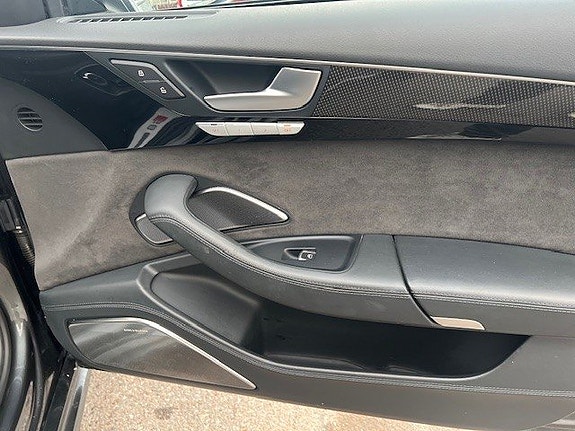 Audi A8 26 of 29