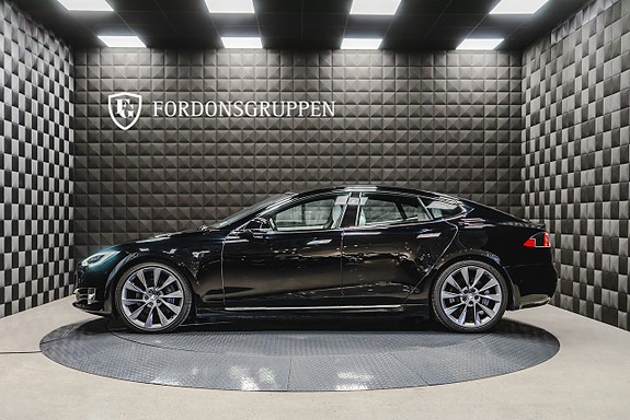 Tesla Model S 3 of 26