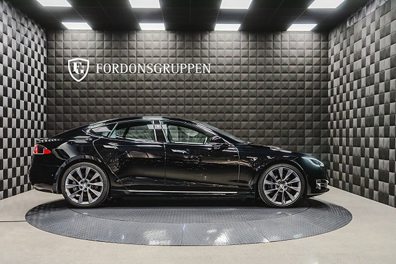 Tesla Model S 10 of 26