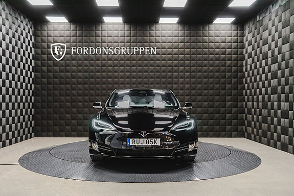 Tesla Model S 13 of 26