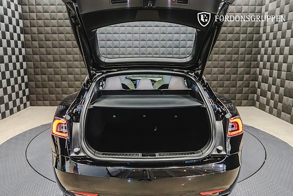 Tesla Model S 7 of 26