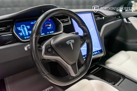 Tesla Model S 17 of 26