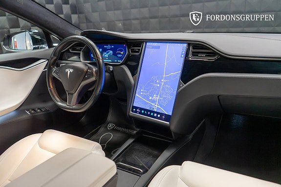 Tesla Model S 20 of 26