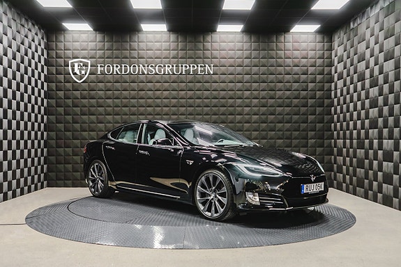 Tesla Model S 11 of 26