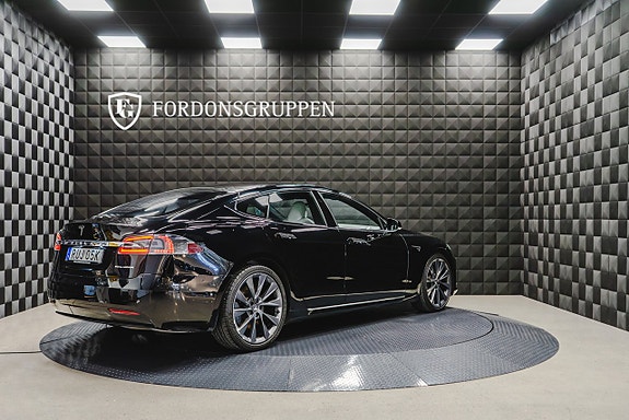 Tesla Model S 9 of 26