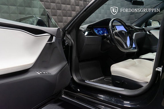 Tesla Model S 14 of 26