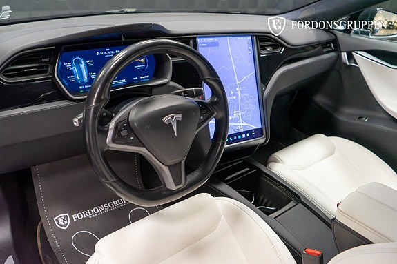 Tesla Model S 16 of 26