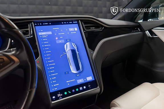Tesla Model S 21 of 26