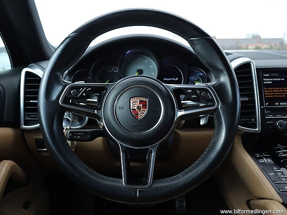 Porsche Cayenne S 6 of 26