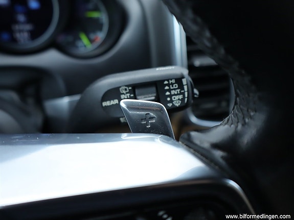 Porsche Cayenne S 10 of 26