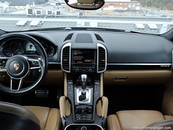 Porsche Cayenne S 7 of 26