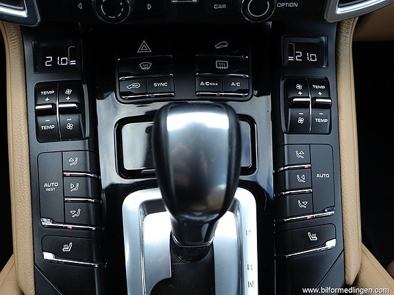 Porsche Cayenne S 13 of 26