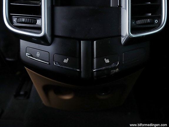 Porsche Cayenne S 15 of 26