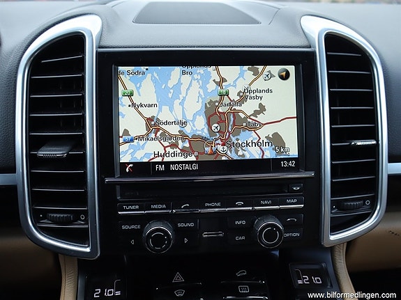 Porsche Cayenne S 17 of 26