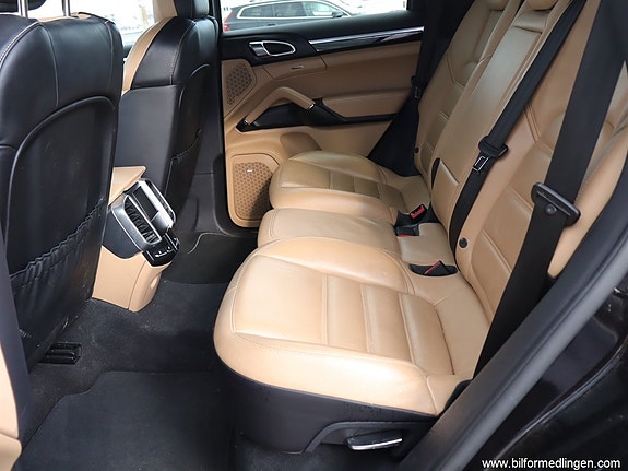 Porsche Cayenne S 8 of 26