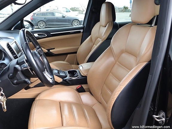 Porsche Cayenne S 5 of 5