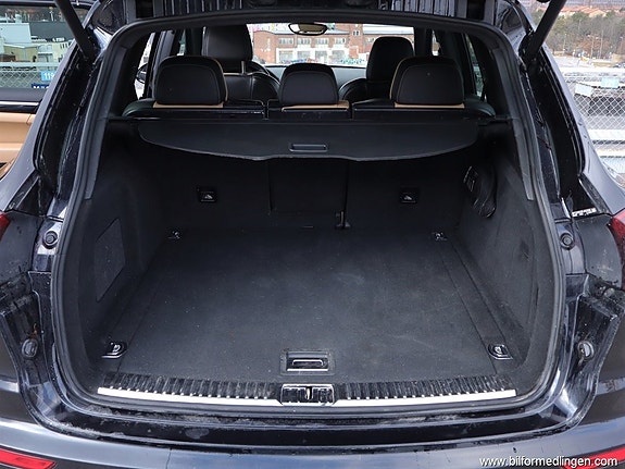Porsche Cayenne S 24 of 26