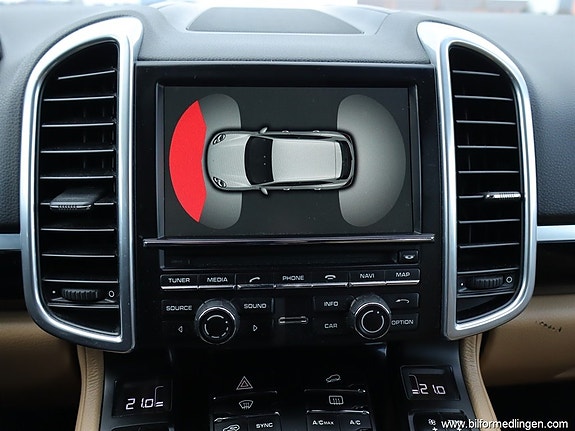 Porsche Cayenne S 16 of 26