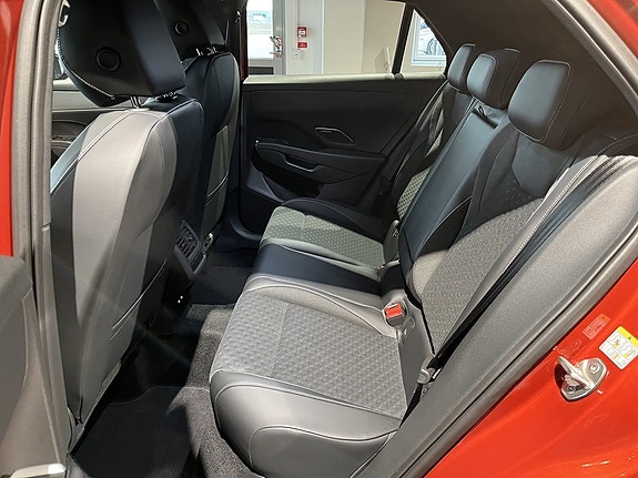 Volkswagen T-Roc 18 of 27