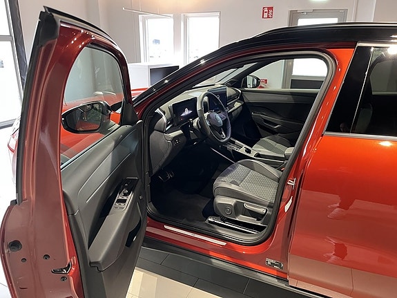 Volkswagen T-Roc 11 of 27