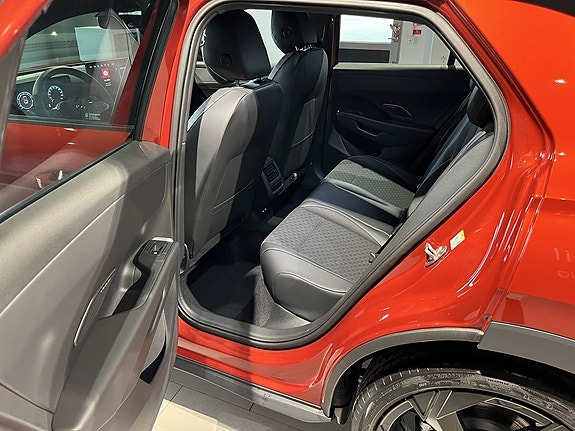 Volkswagen T-Roc 17 of 27