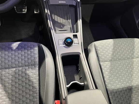 Volkswagen T-Roc 16 of 27