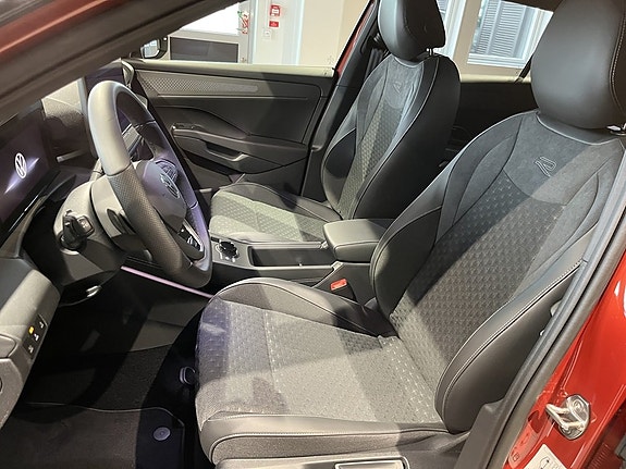 Volkswagen T-Roc 12 of 27