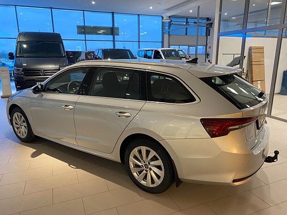 Skoda Octavia 2 of 5