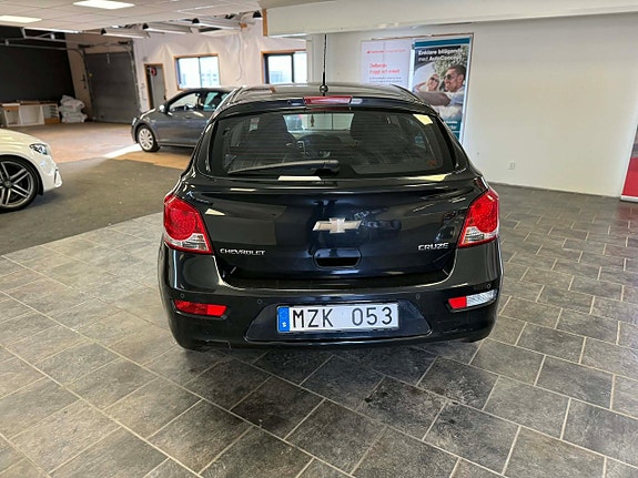 Chevrolet Cruze 6 of 14