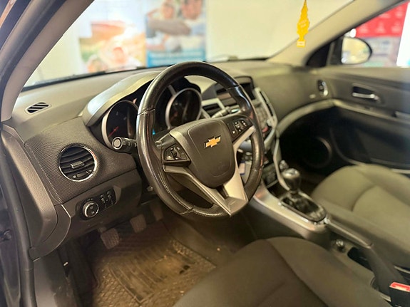 Chevrolet Cruze 12 of 14