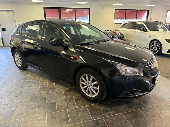 Chevrolet Cruze 3 of 5