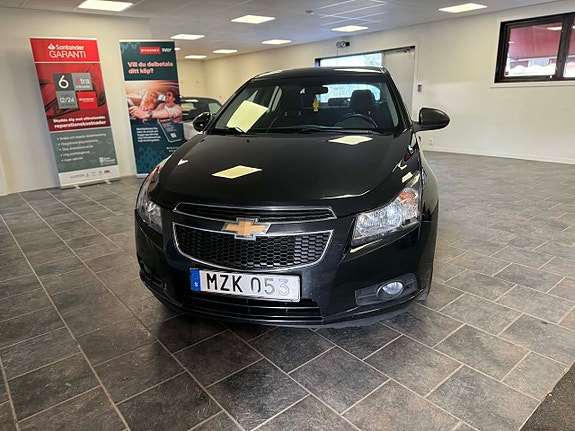 Chevrolet Cruze 2 of 5