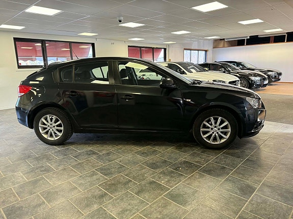 Chevrolet Cruze 4 of 5
