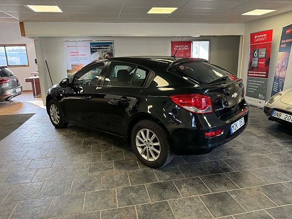 Chevrolet Cruze 7 of 14