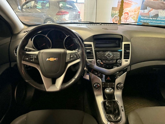 Chevrolet Cruze 10 of 14