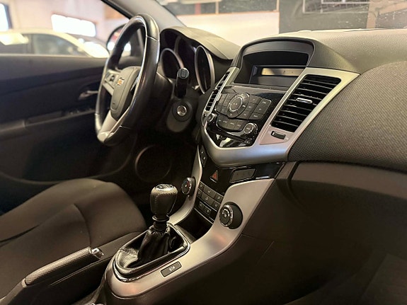 Chevrolet Cruze 11 of 14