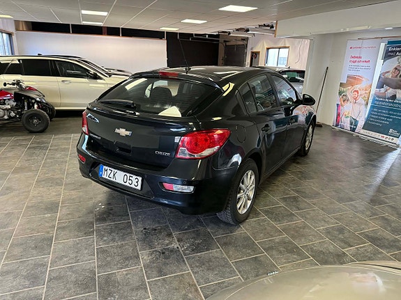 Chevrolet Cruze 5 of 5