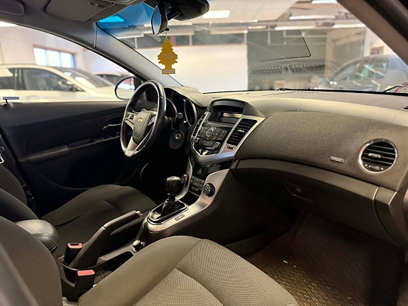Chevrolet Cruze 14 of 14