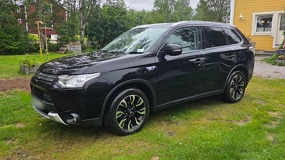 Mitsubishi Outlander 2 of 8