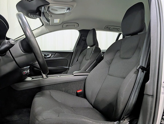 Volvo V60 Cross Country 10 of 17